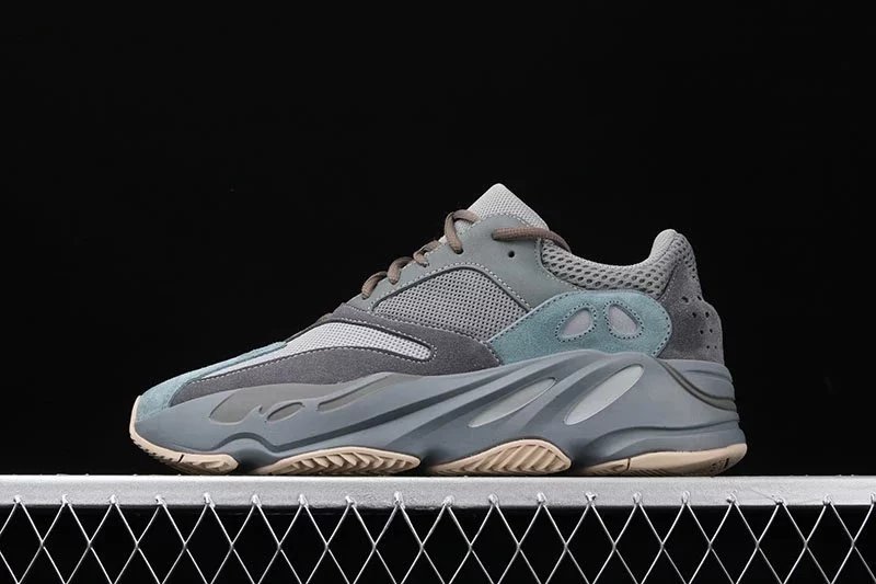 yeezy 700