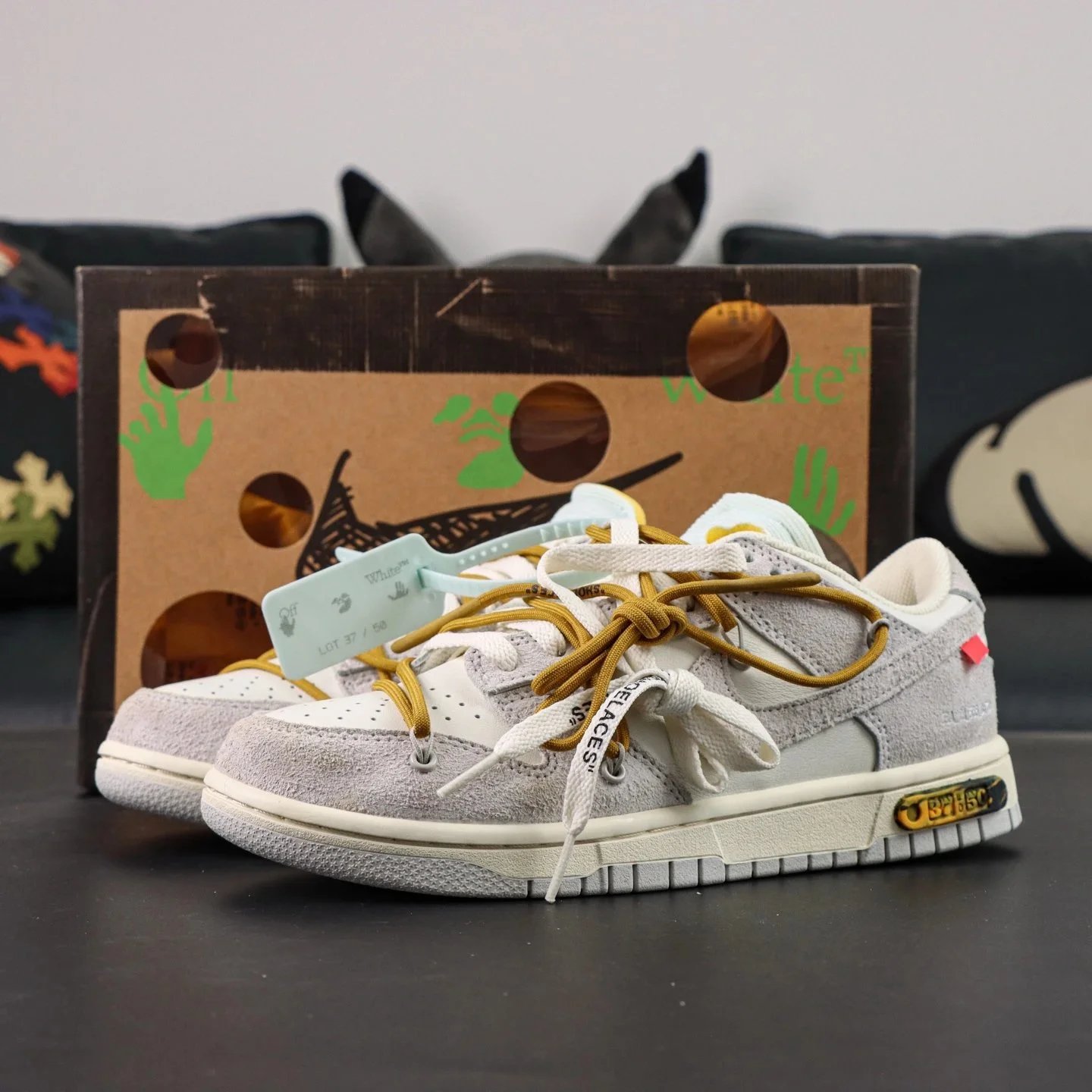 Gray White DJ0950-105