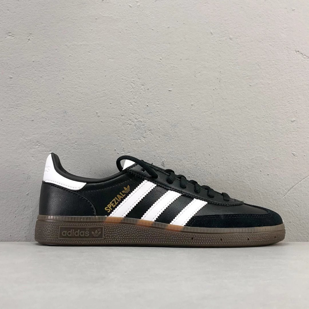 Black and White IE3402