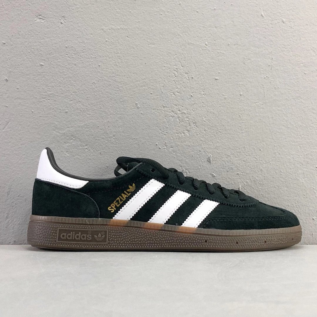 Suede Black and White DB3021