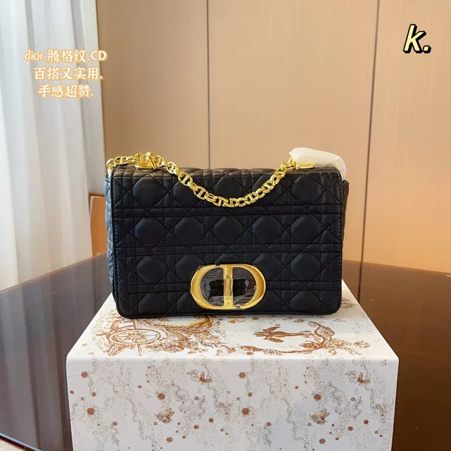 Dior Shoulder Bags Quilted CD-clasp chain bag product detail image 4