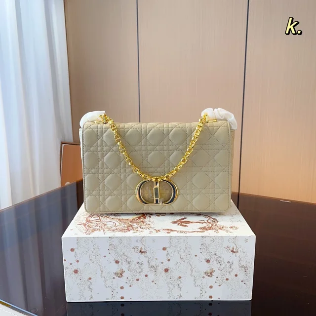 Dior Shoulder Bags Quilted chain bag with CD clasp product detail image 7