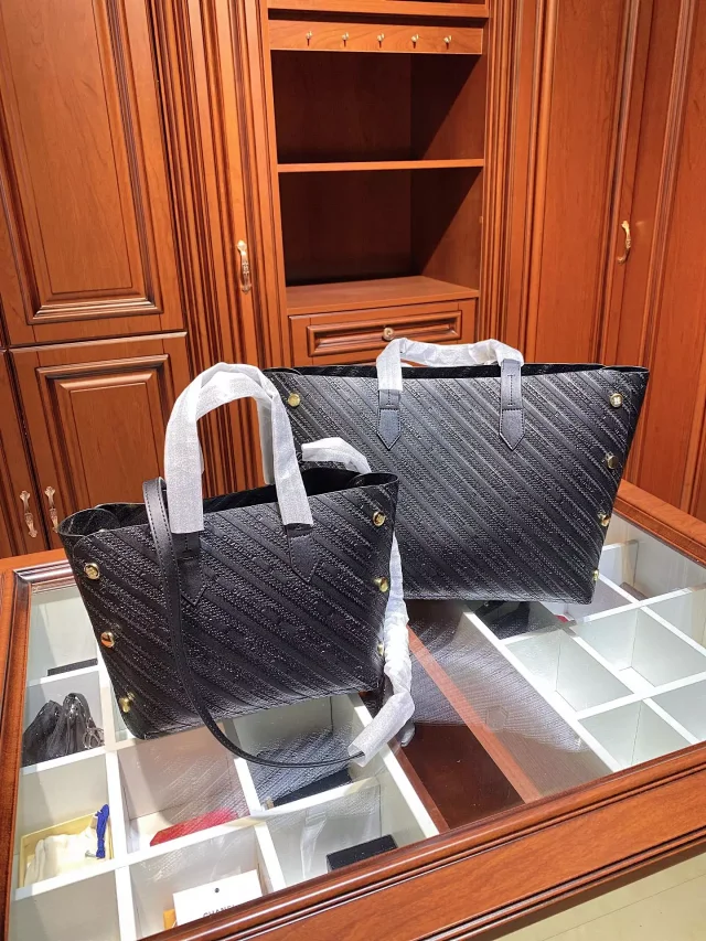 Givenchy Handbags Large studded tote handbag with pouch product detail image 2