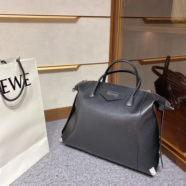 Givenchy Handbags Leather Handbag product detail image 5