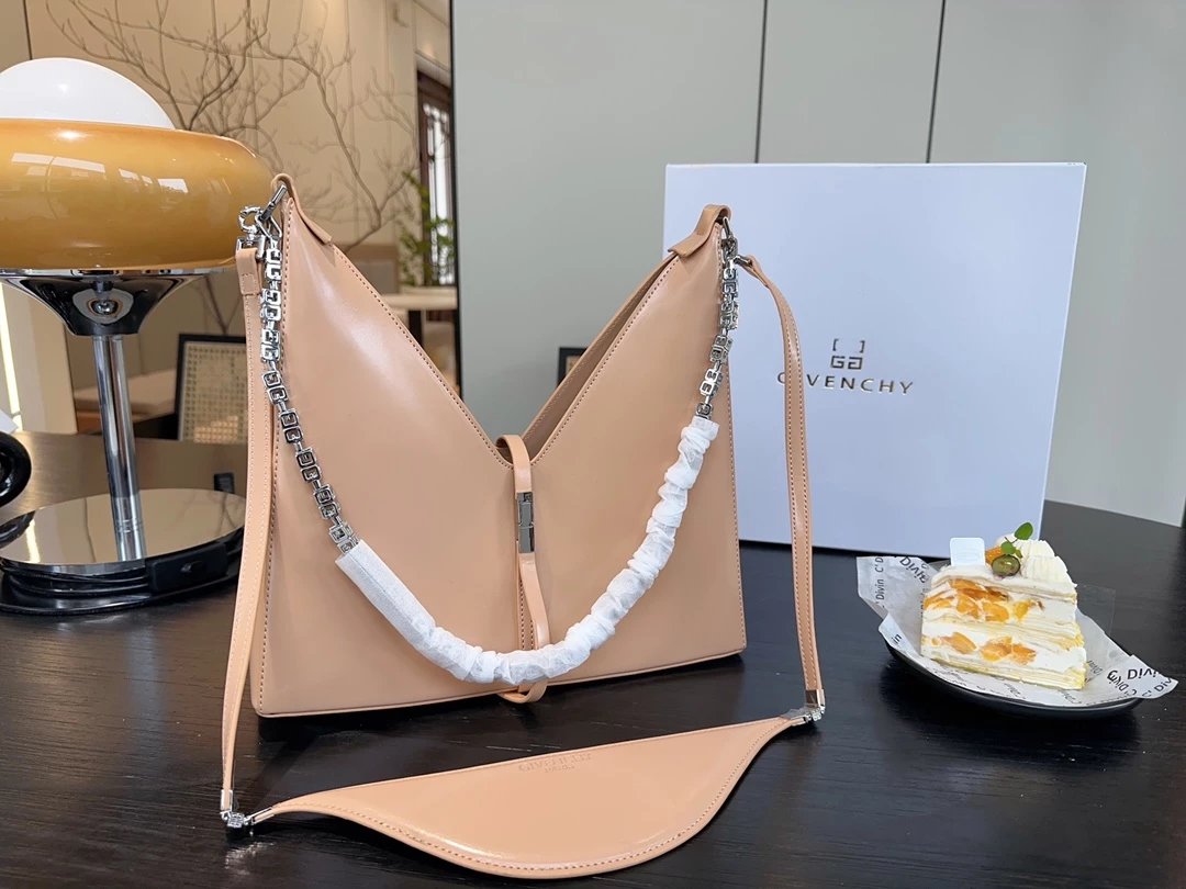 Givenchy GV3 Chain Shoulder Bag White - 9