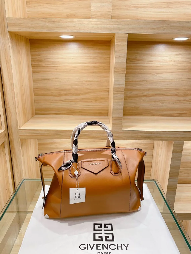 Givenchy Handbags Large studded tote handbag with pouch product detail image 10