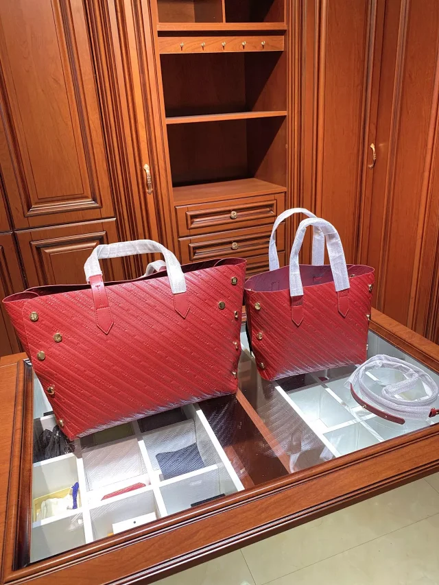 Givenchy Handbags Large studded tote handbag with pouch product detail image 3