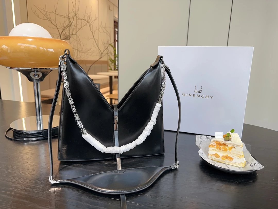 Givenchy GV3 Chain Shoulder Bag White - 11
