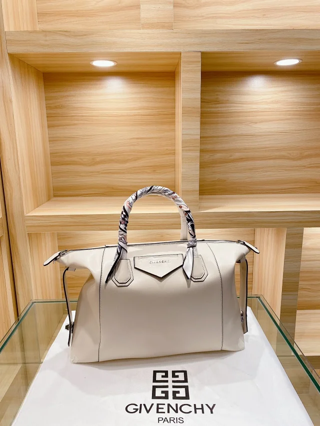Givenchy Handbags Large studded tote handbag with pouch product detail image 9