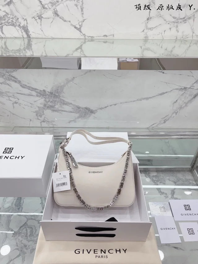 Givenchy Shoulder Bags Adjustable strap with G-cube chain product detail image 2