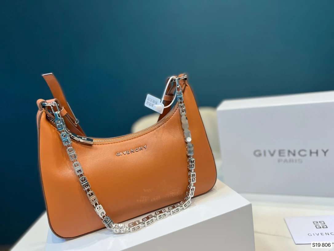 Givenchy GV3 Chain Shoulder Bag White - 3