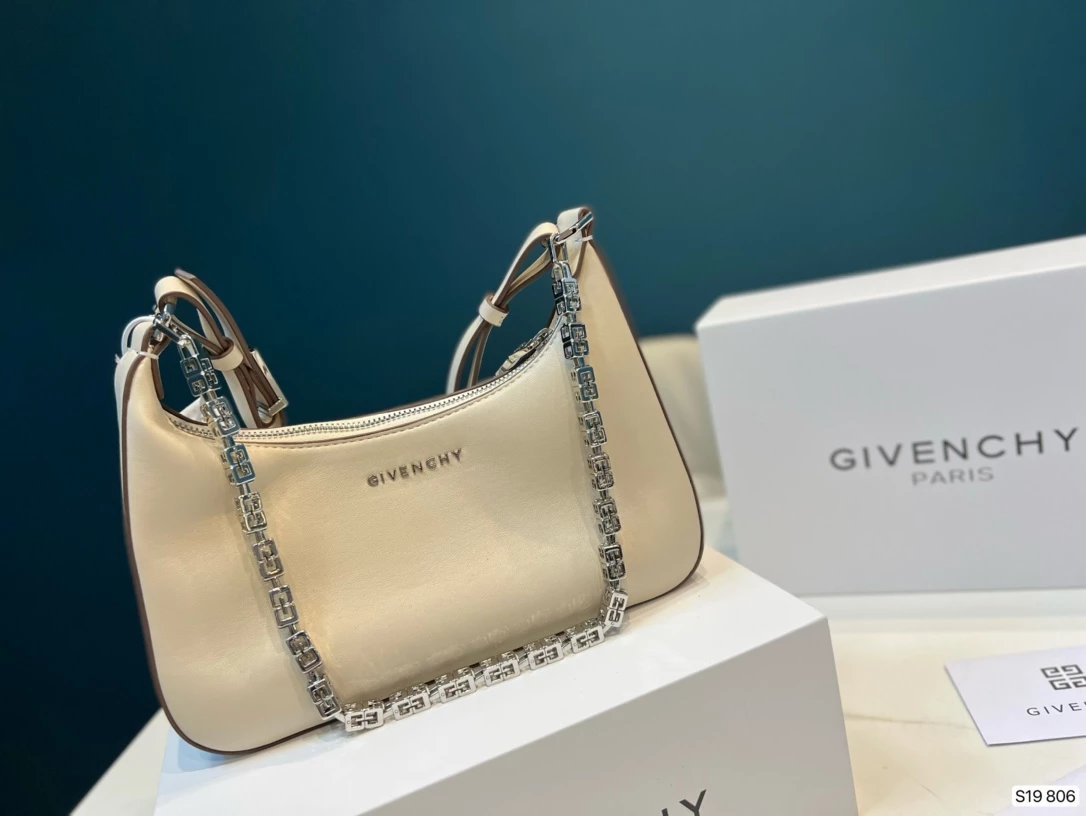 Givenchy GV3 Chain Shoulder Bag White - 4