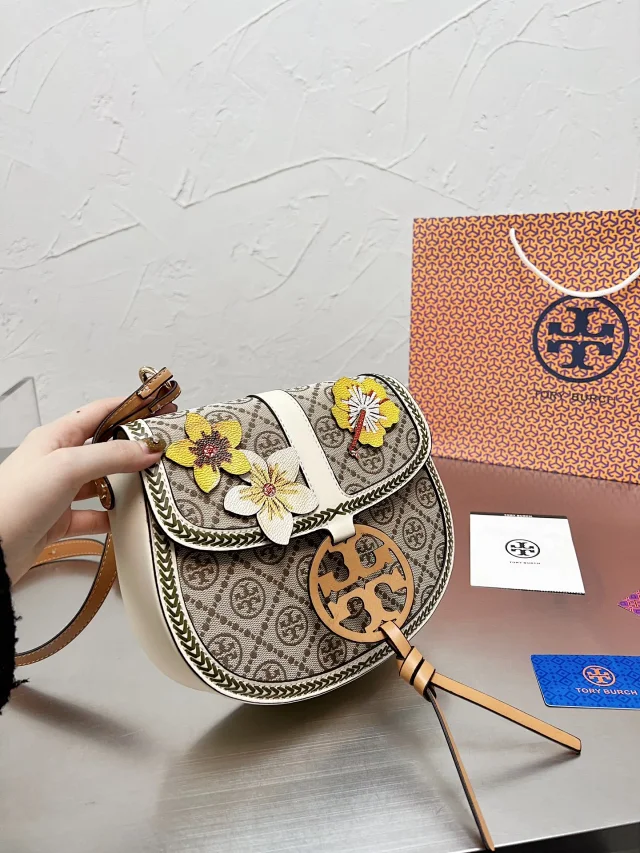 Tory Burch Crossbody Bags Logo flap product detail image 2