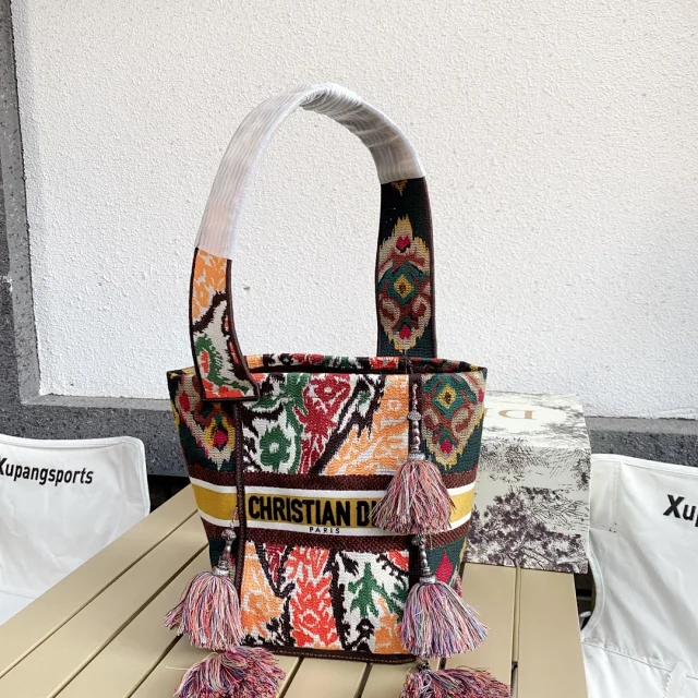 Dior Crossbody Bags product detail image 11