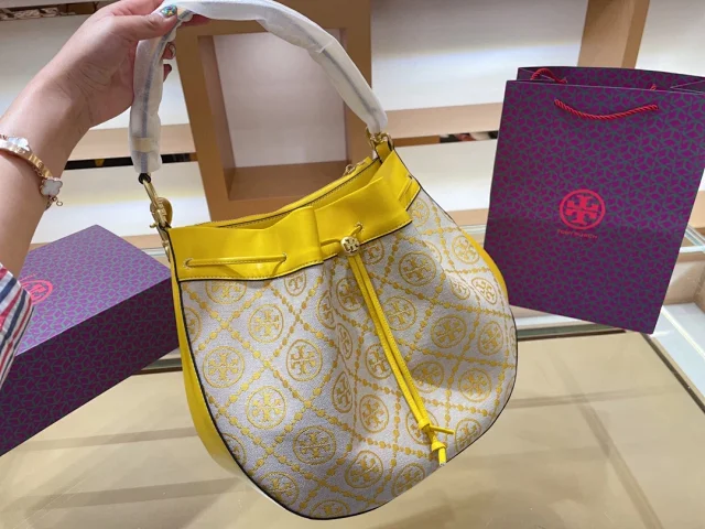 Tory Burch Crossbody Bags Logo flap product detail image 4