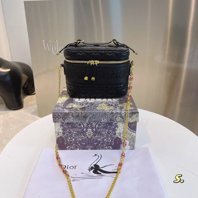 Dior Crossbody Bags product detail image 3