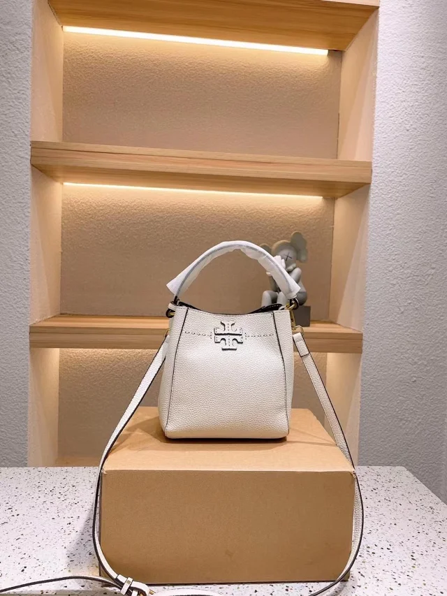 Tory Burch Crossbody Bags McGraw bucket bag with top handle product detail image 4