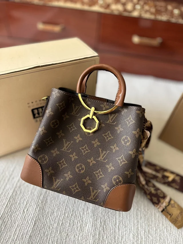 Dior Handbags product detail image 15