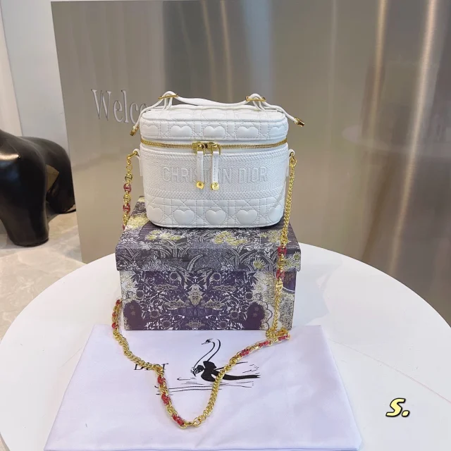 Dior Crossbody Bags product detail image 5