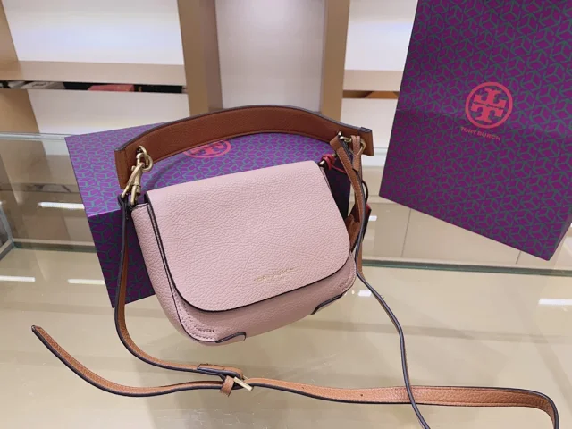 Tory Burch Crossbody Bags Logo flap product detail image 12