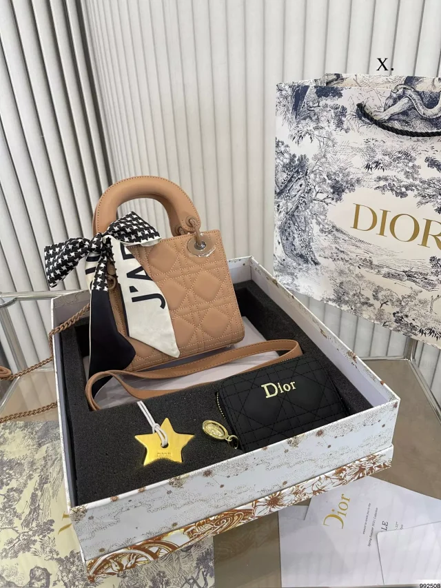 Dior mixed handbag, crossbody bag and wallet set product detail image 14