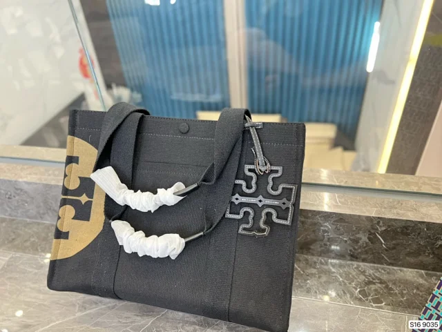 Tory Burch Handbags Logo Canvas Tote Bag product detail image 2