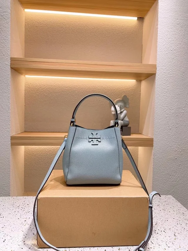 Tory Burch Crossbody Bags McGraw bucket bag with top handle product detail image 5