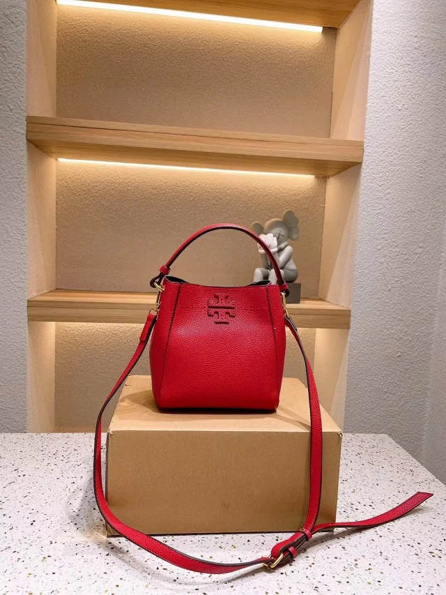 Tory Burch Crossbody Bags McGraw bucket bag with top handle product detail image 6