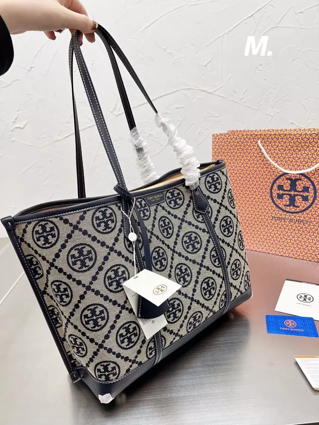 Tory Burch Handbags Logo Canvas Tote Bag product detail image 6