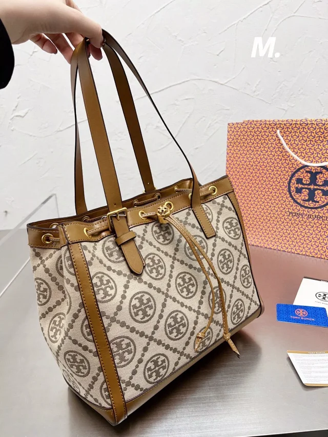 Tory Burch Handbags Logo Print product detail image 1