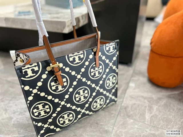 Tory Burch Crossbody Bags McGraw bucket bag with top handle product detail image 14