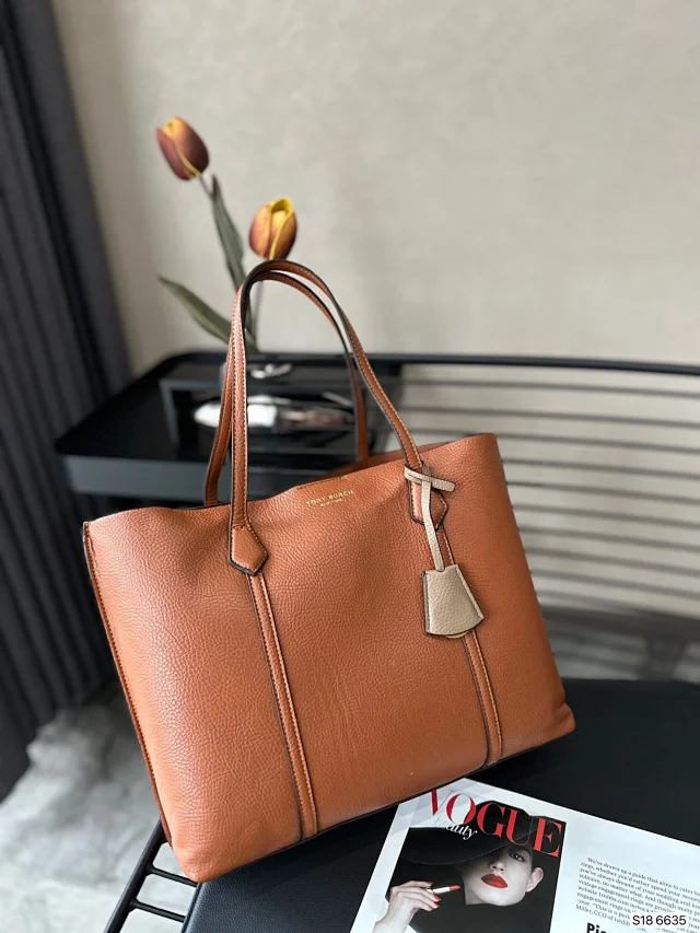 Tory Burch Crossbody Bags McGraw bucket bag with top handle product detail image 10