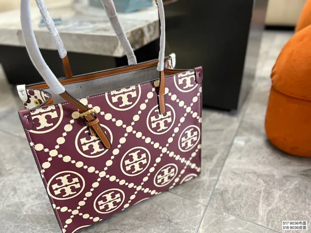 Tory Burch Crossbody Bags McGraw bucket bag with top handle product detail image 15