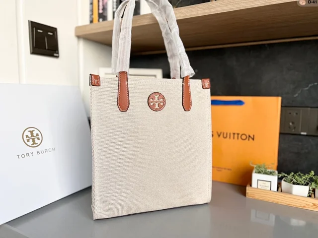 Tory Burch Handbags Double T logo tote bag product detail image 1