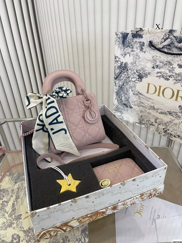 Dior mixed handbag, crossbody bag and wallet set product detail image 13