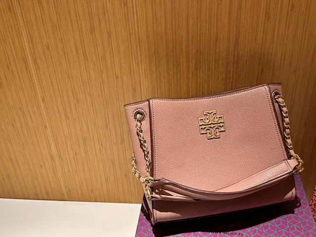 Tory Burch Pebbled leather chain-strap bag with Double T logo product detail image 2