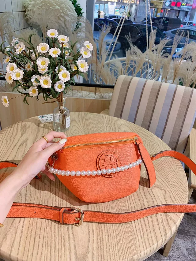 Tory Burch Crossbody Bags Logo-embossed bag with pearl chain detail product detail image 2