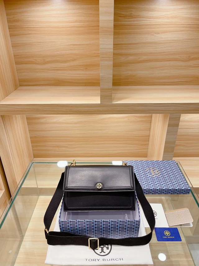 Tory Burch Crossbody Bags Flap Bag with Wide Adjustable Strap product detail image 2