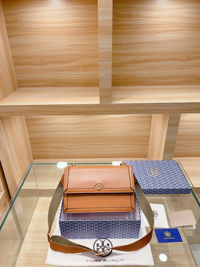 Tory Burch Crossbody Bags Flap Bag with Wide Adjustable Strap product detail image 3