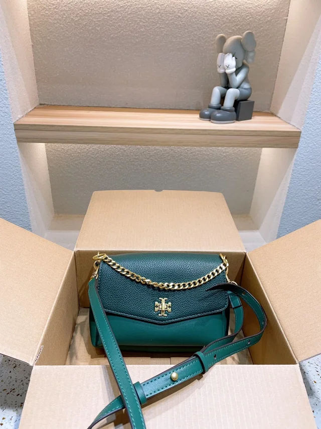 Tory Burch Crossbody Bags Logo with Chain Detail product detail image 5