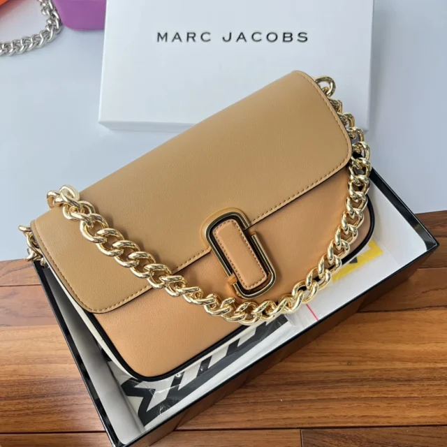 Marc Jacobs Crossbody Bags Snapshot bag with double-J hardware and interchangeable logo strap product detail image 1