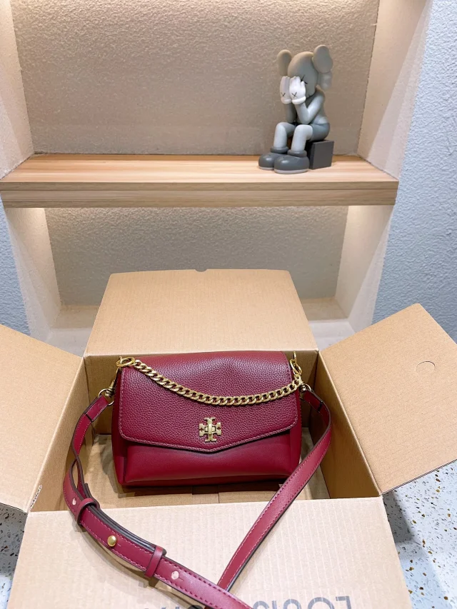 Tory Burch Crossbody Bags Logo with Chain Detail product detail image 7
