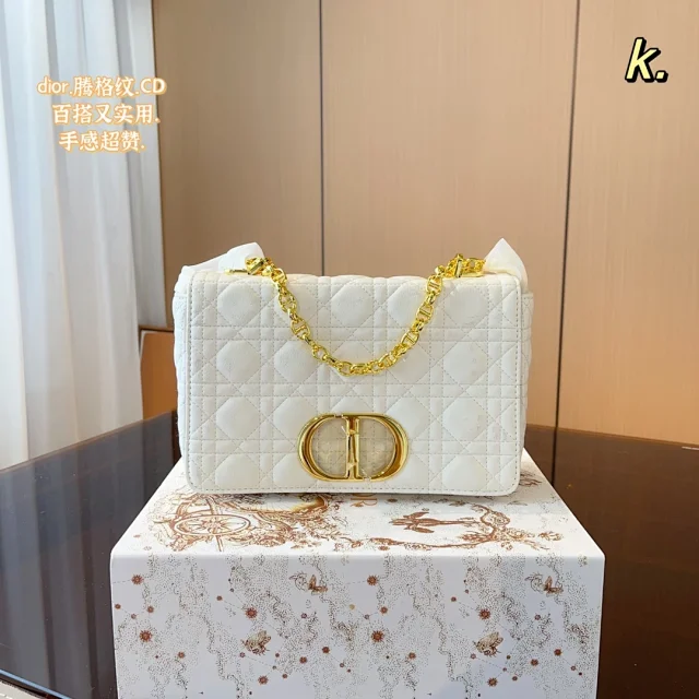 Dior Shoulder Bags Quilted CD-clasp chain bag product detail image 5