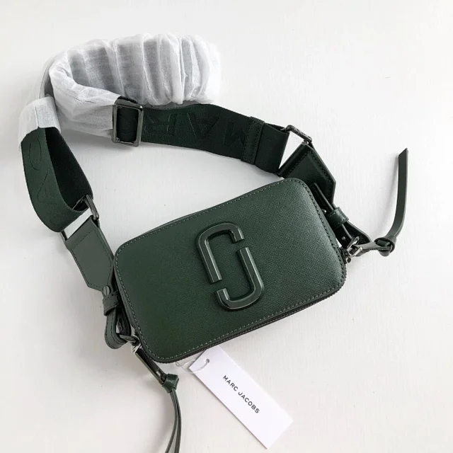Marc Jacobs Crossbody Bags Snapshot logo-plaque bag with adjustable web strap product detail image 8