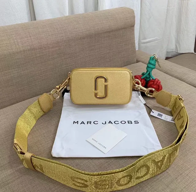 Marc Jacobs Crossbody Bags Snapshot logo-plaque bag with adjustable web strap product detail image 11