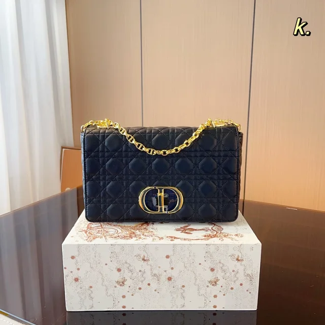 Dior Shoulder Bags Quilted chain bag with CD clasp product detail image 5