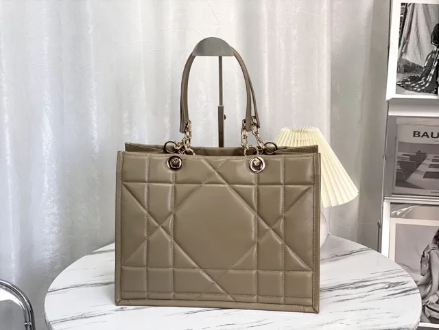 Dior Handbags Embroidered Logo Tote Handbag product detail image 9