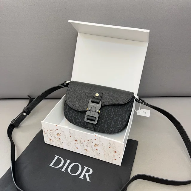 Dior Handbags Embroidered Logo Tote Handbag product detail image 2