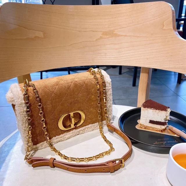 Dior Shoulder Bags Quilted chain bag with CD clasp product detail image 13