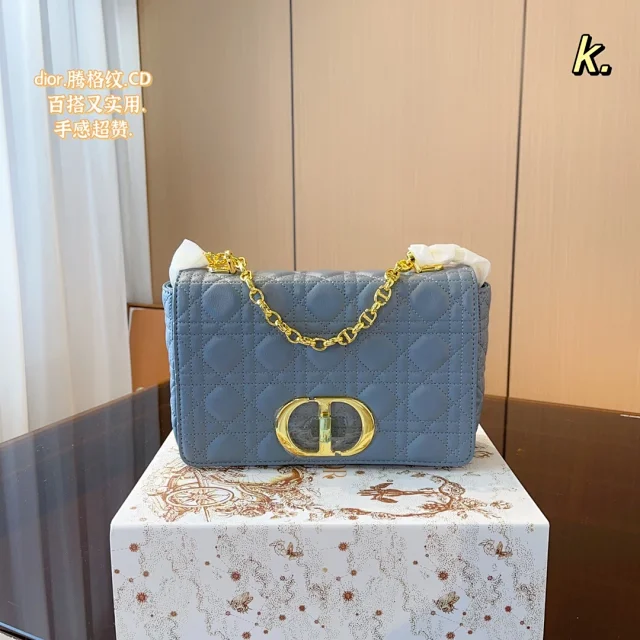 Dior Shoulder Bags Quilted CD-clasp chain bag product detail image 6